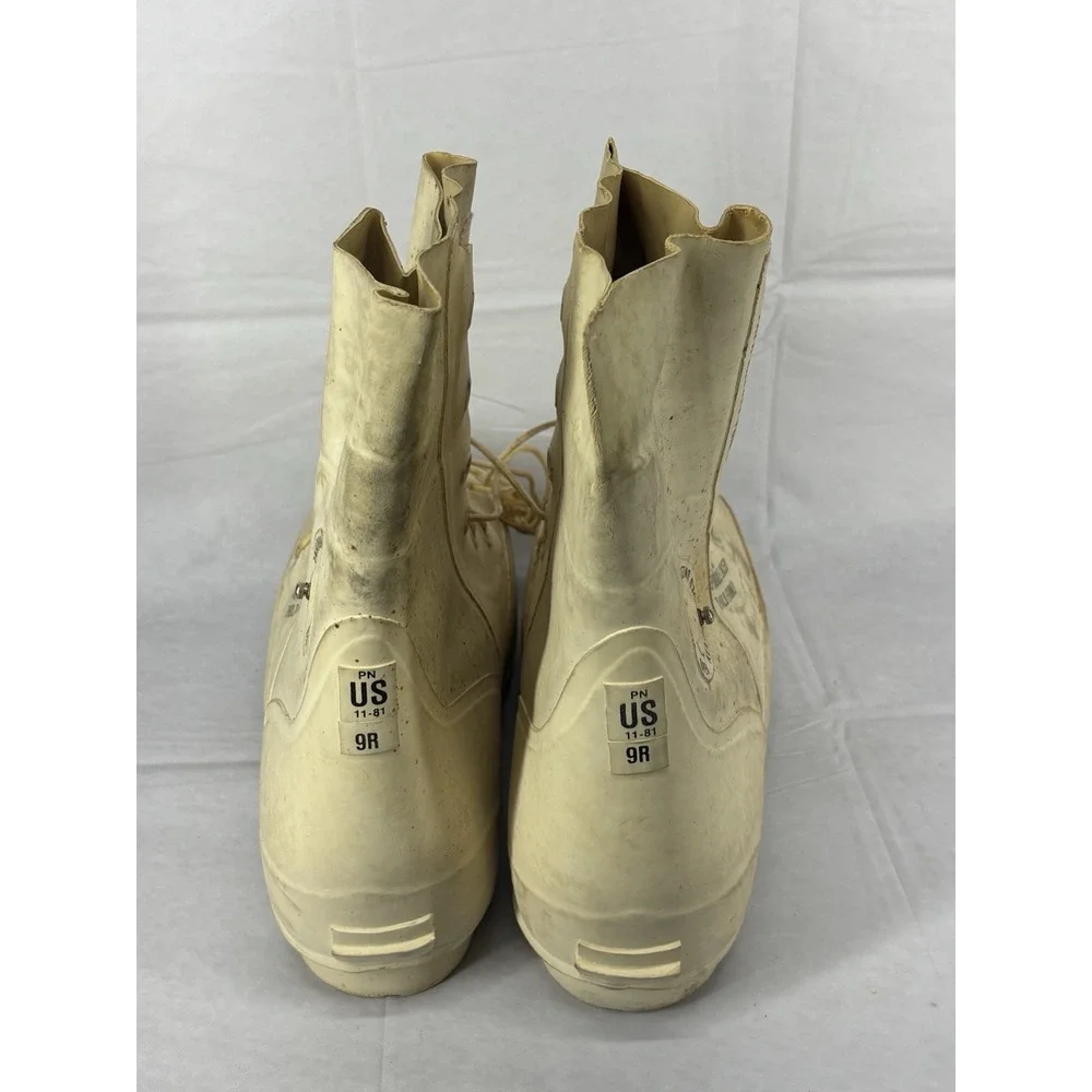 US Military DLA 100-82-C-4041 Mens Off White Snow Bunny Boots 9R Mickey Mouse